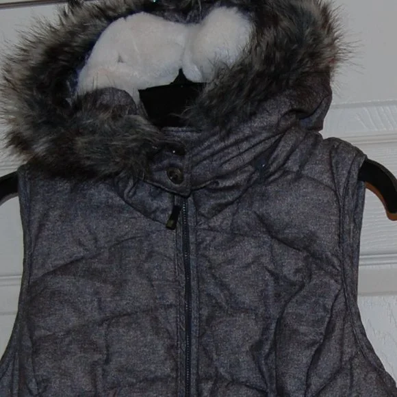 Green Tea Puffer Vest, Faux Fur Lined, Hooded, Zip Pockets, Gray, Size S - Picture 5 of 12